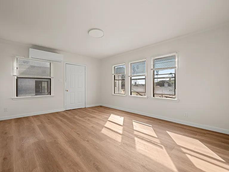5055 Huntington Dr N #C — Photo 14