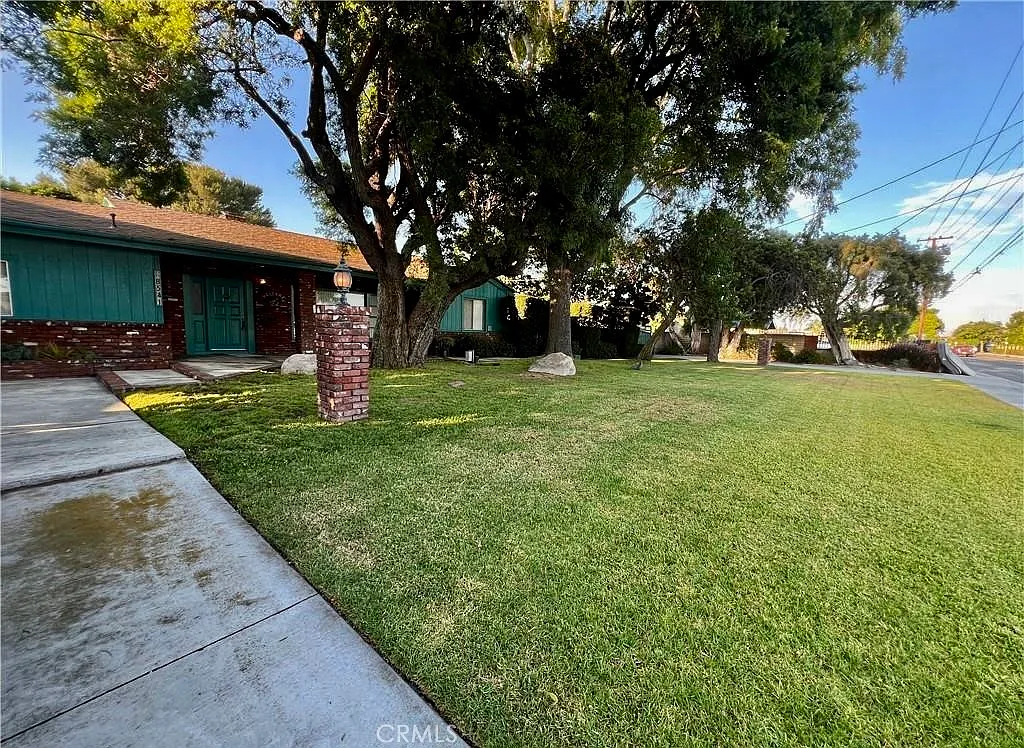 4 bed, 2.5 bath, 1715 sqft, $4,700 — Photo 2