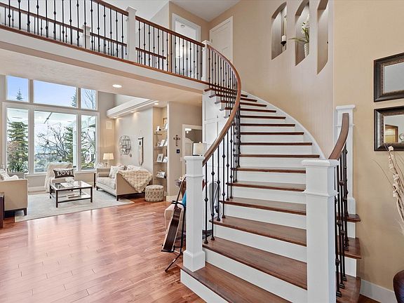 4th image of 706 N Lancashire Ln