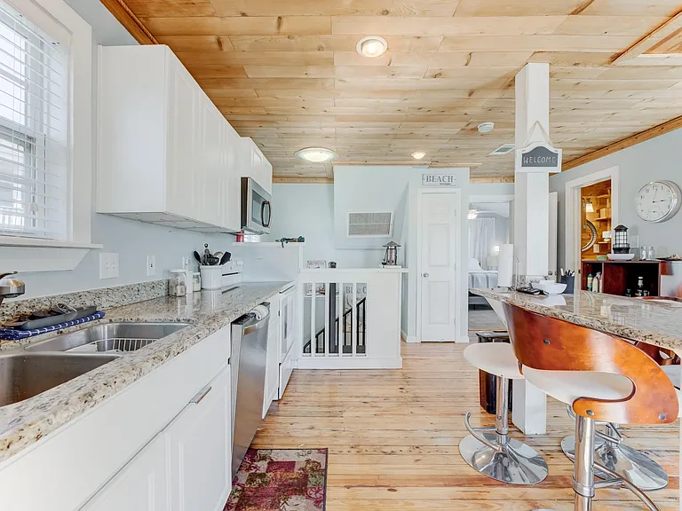 4211 Surf Dr — Photo 14