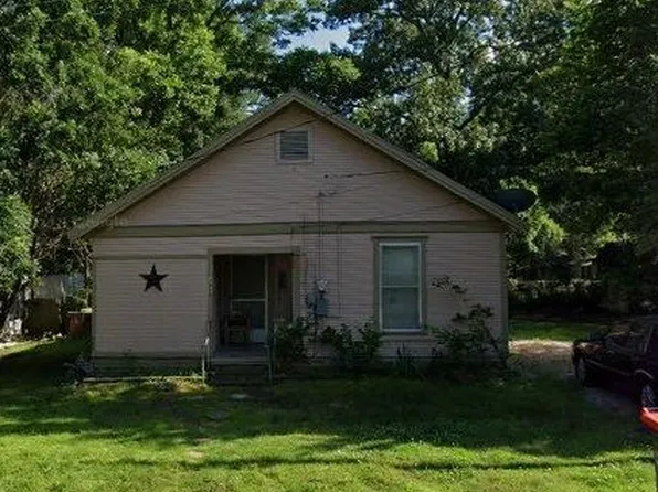 1924 E Booth St, Paris, TX 75460
