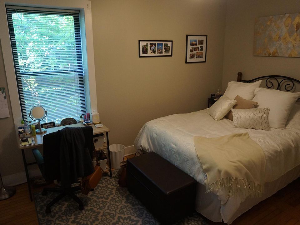 Rear bedroom