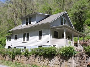 532 Madams Creek Rd, Hinton, WV 25951