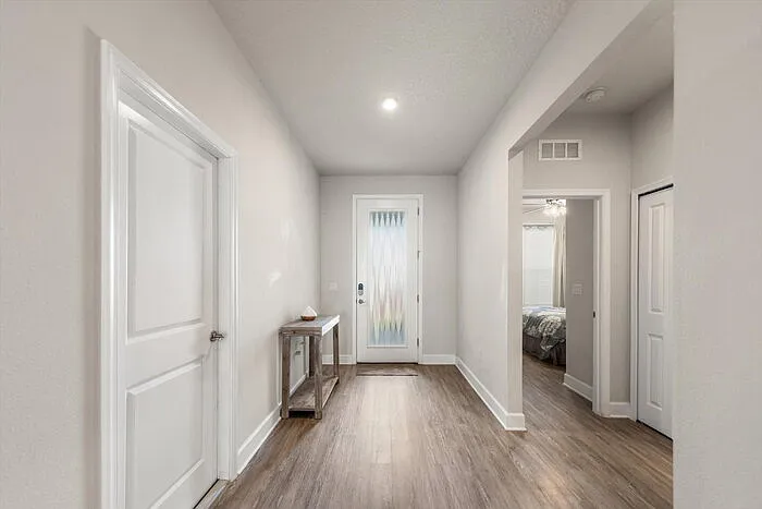 4 bed, 2.0 bath, 1818 sqft, $2,300 — Photo 3