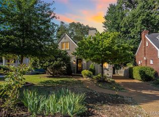 541 Mapleview Dr, Saint Louis, MO 63130