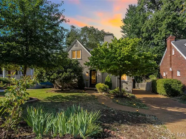 541 Mapleview Dr, Saint Louis, MO 63130