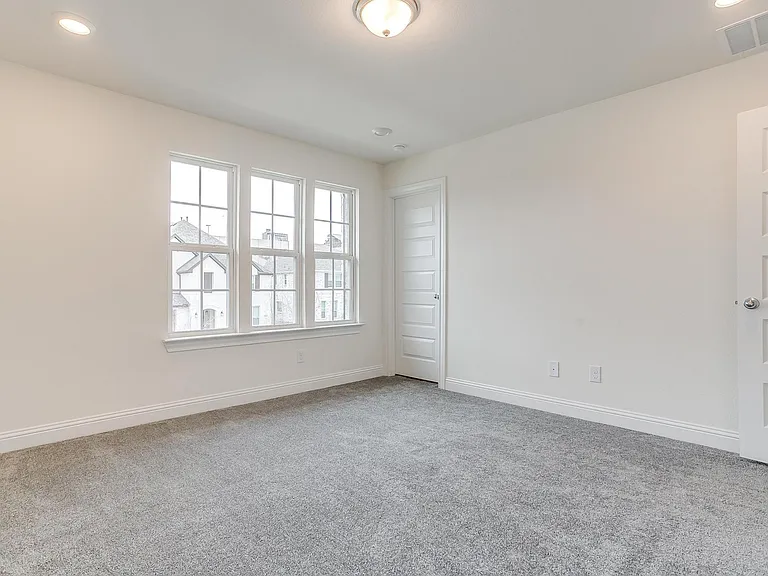 9836 Derbyshire Dr — Photo 78