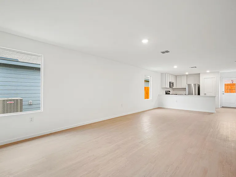 3911 Bates Pl — Photo 2