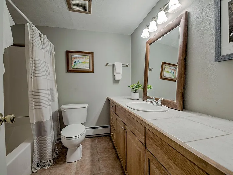 370 E La Bonte St #B — Photo 19