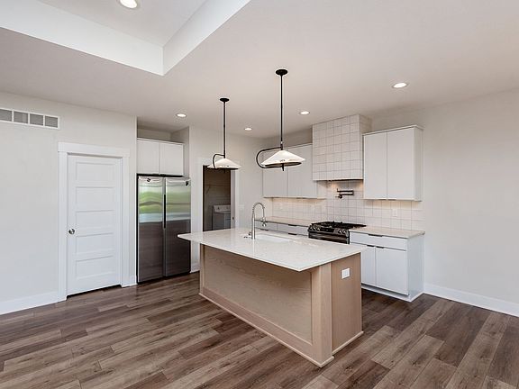 4th image of 5901 NE Sherman Dr