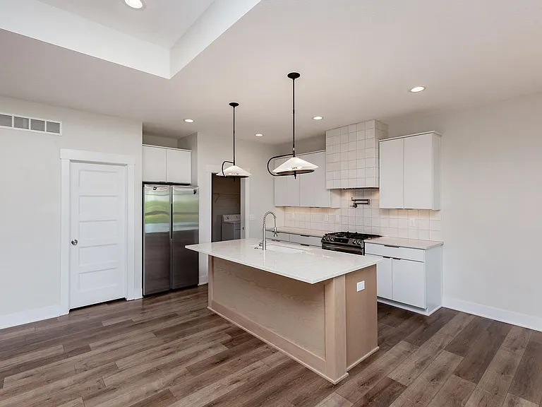 5901 NE Sherman Dr — Photo 4