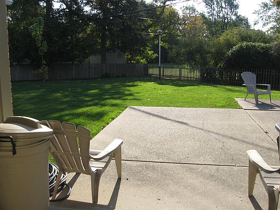 3rd image of 1308 Old Hickory Ln