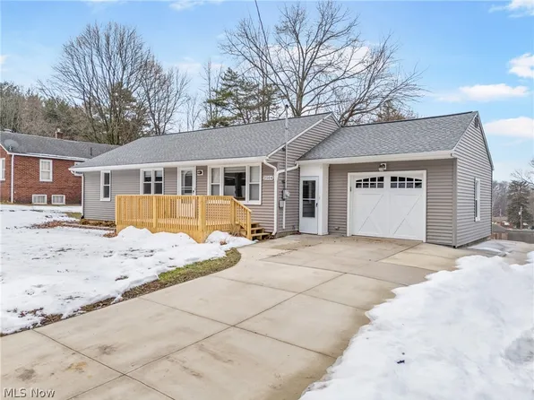 2504 Clayton Dr, Akron, OH 44319