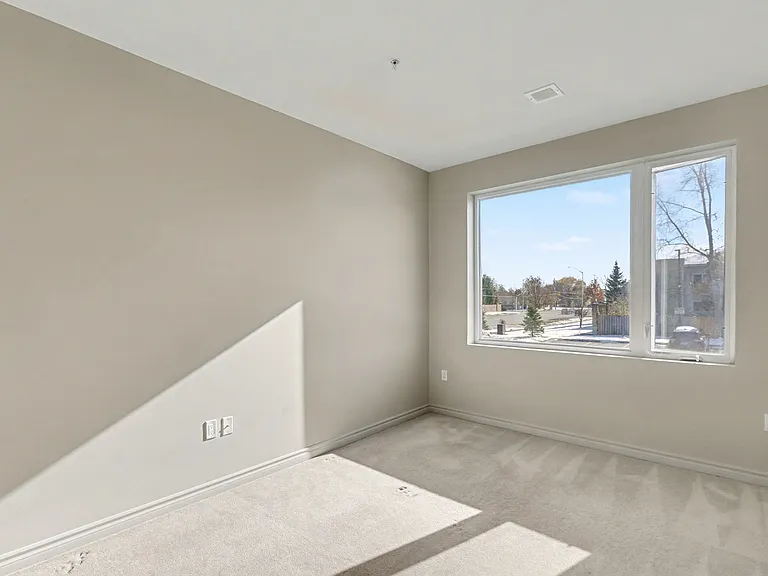 660 Garibaldi Ave — Photo 15