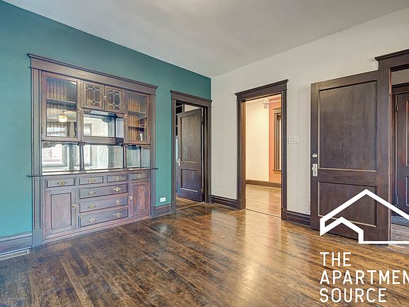 4th image of 2330 N Hamlin Ave #1