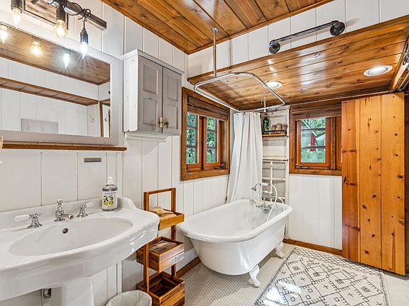 4th image of 28772 Cedar Dr