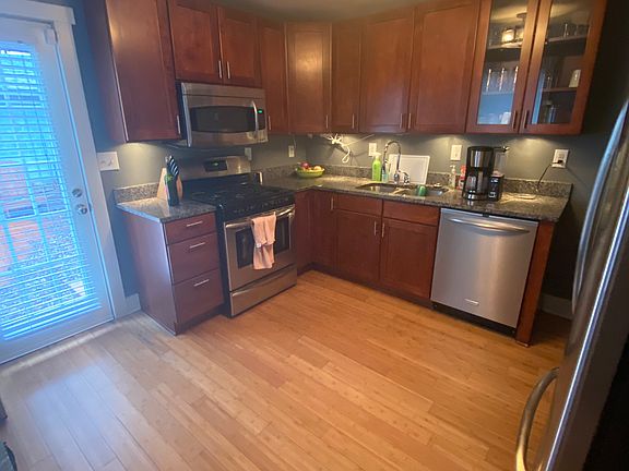 3rd image of 1194 Forsythe Ave