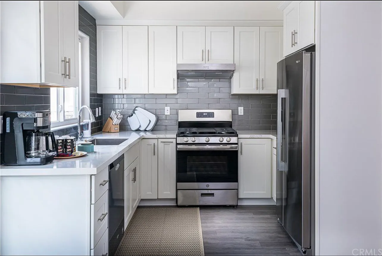 2 bed, 2.5 bath, 1106 sqft, $3,750 — Photo 4