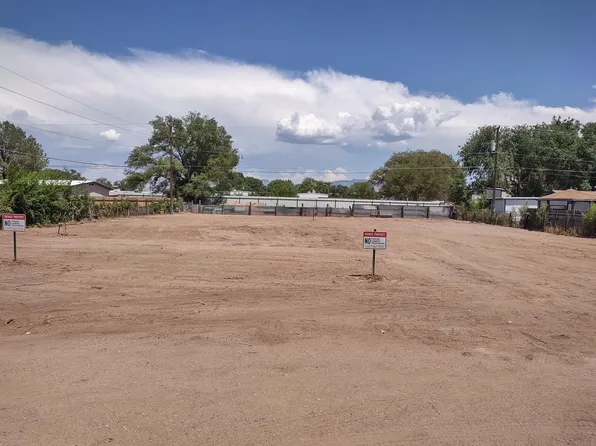 19 Blue Bonnet Dr, Los Lunas, NM 87031