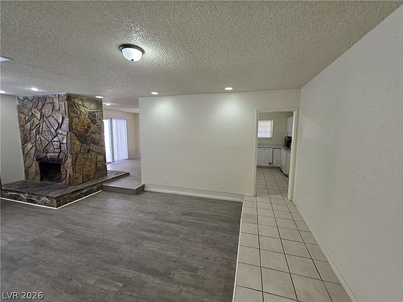 3rd image of 212 Bradshaw Way