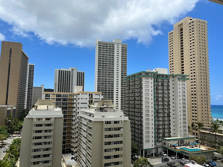 Kuhio Ave — Photo 27