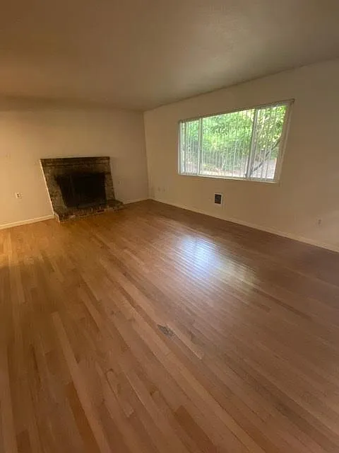 2 bed, 1001 sqft, $1,795 — Photo 3