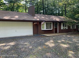 246 Greenbriar Cir, Tobyhanna, PA