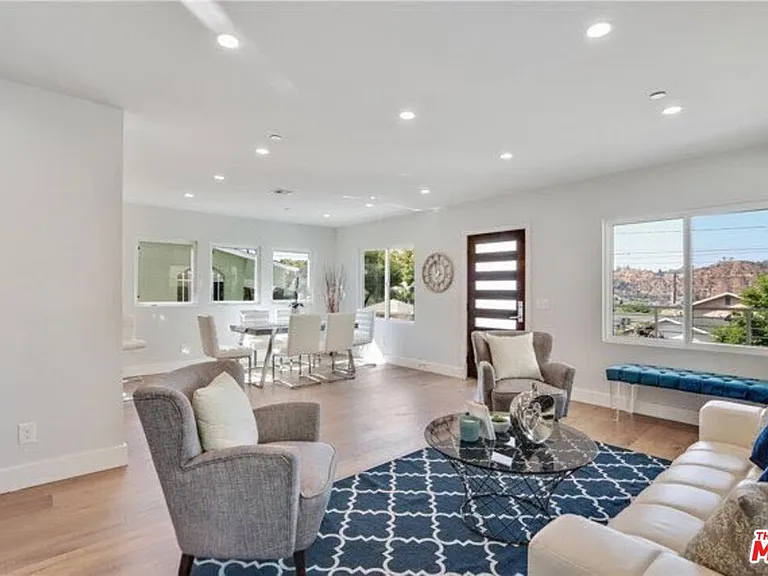 919 Isabel St — Photo 3