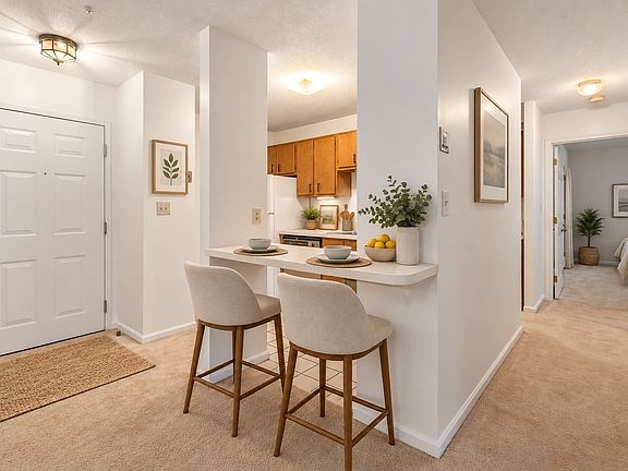 2nd image of 666 Main St APT 208