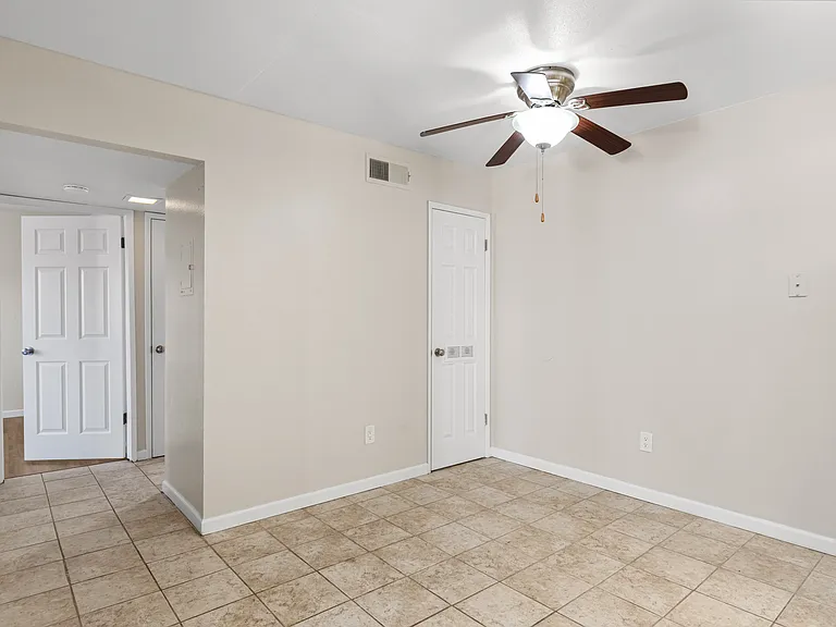 Menlo Pointe — Photo 17