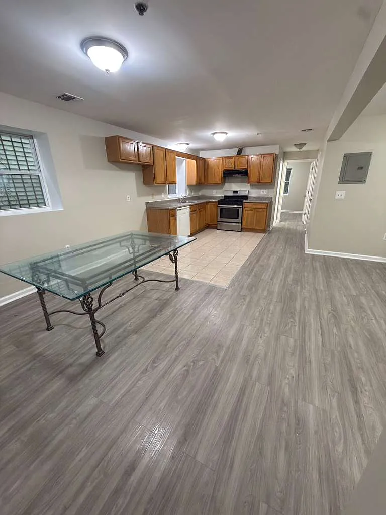 3 bed, $2,000 — Photo 3