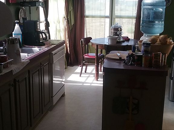 4th image of 1417 Airport St