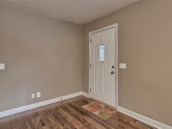 4th image of 180 Chastain Rd