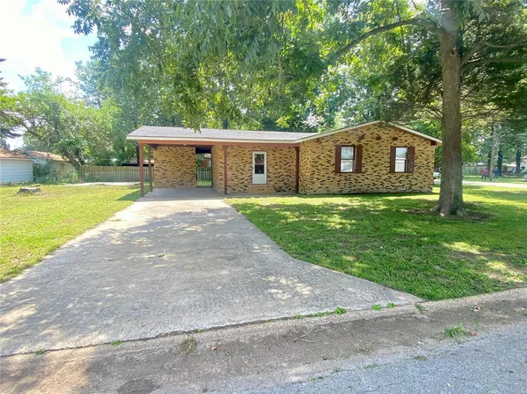 901 Helena St, Charleston, MO 63834