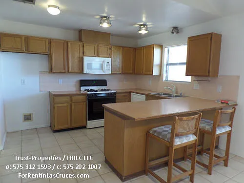 Great 3/2 in Mirasol Subdivision with huge yard — Photo 3