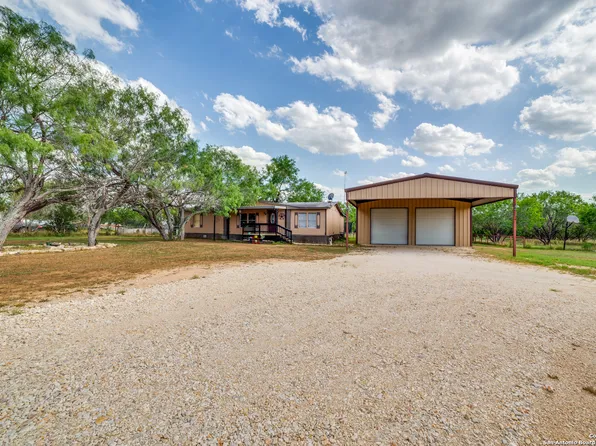 11920 Sulphur Springs, Adkins, TX 78101