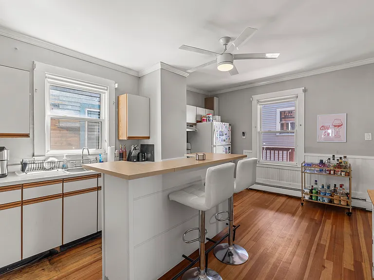 451 E 7th St #2 — Photo 9