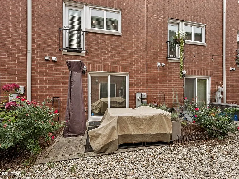 1765 W Altgeld St #H — Photo 16