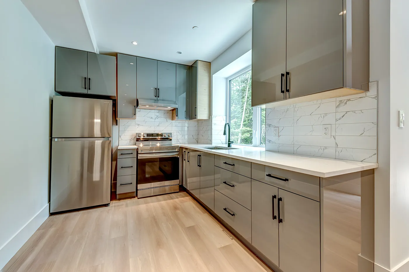 Two-bedroom furnished suite in Wedge Woods for a one-year lease — Photo 3