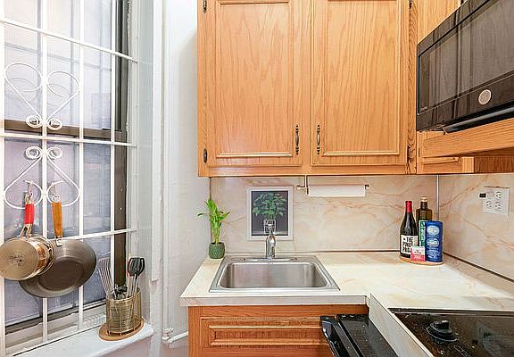 3rd image of 55 Morton St APT 4H