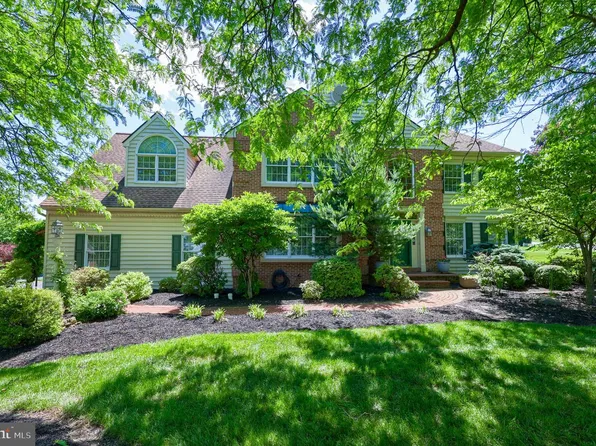 404 Rhoda Dr, Lancaster, PA 17601