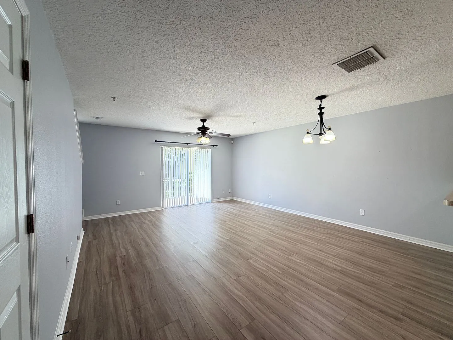 3 bed, 2.5 bath, 1495 sqft, $2,195 — Photo 4