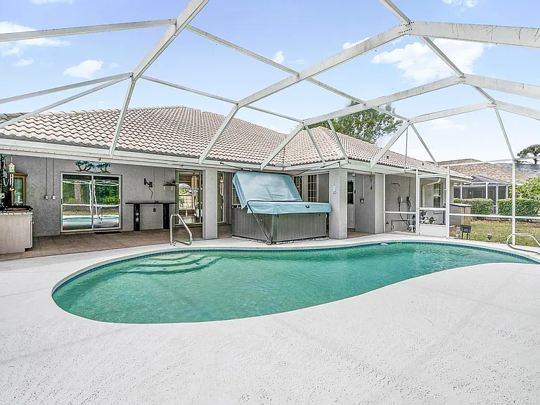 20 Woodford Ln — Photo 60