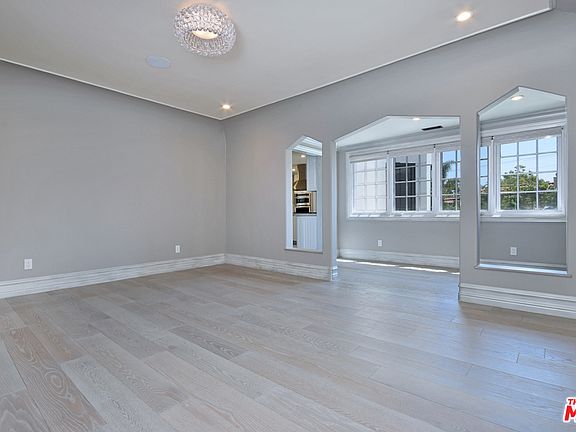 4th image of 254 S Spalding Dr Unit 2