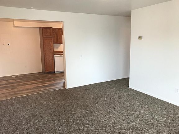4th image of 1117 W Market St