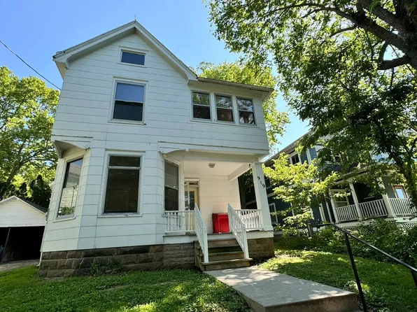 919 E Washington St, Iowa City, IA 52240