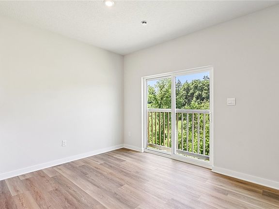 2nd image of 367 Leslie Farms Dr