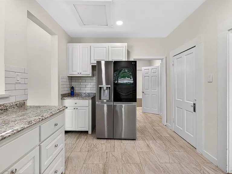 529 W Clark St — Photo 7