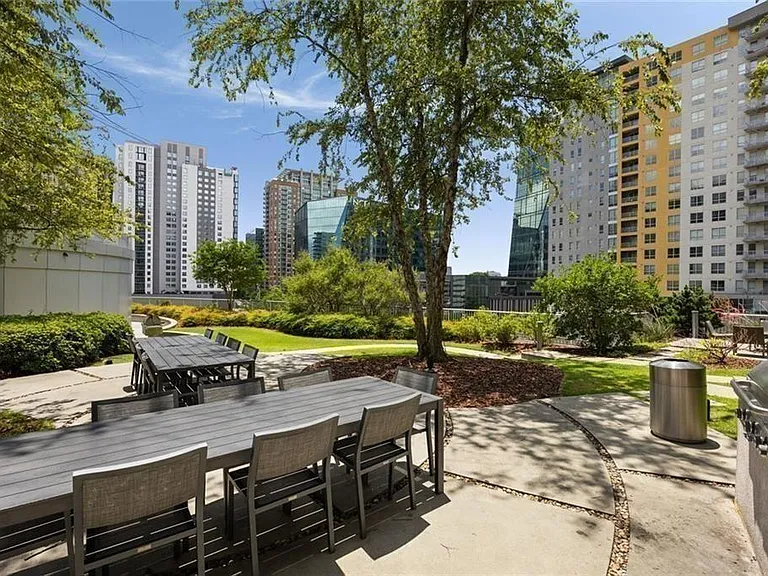 44 Peachtree Pl #428 — Photo 20