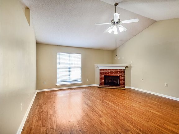 5th image of 8035 Park Pike Dr